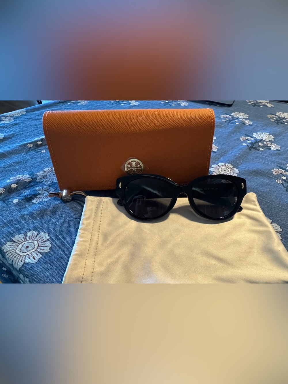 TORY BURCH Sunglasses .